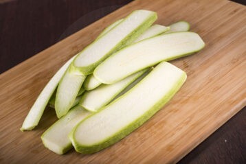 Zucchina bianca a fette